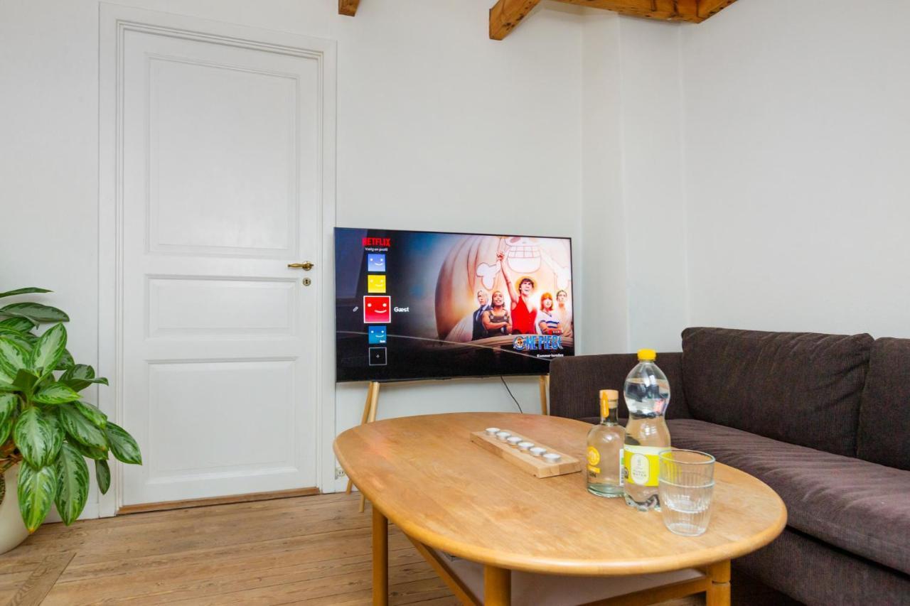 Come Stay In Penthouse With Room For 2-People ออร์ฮูช ภายนอก รูปภาพ